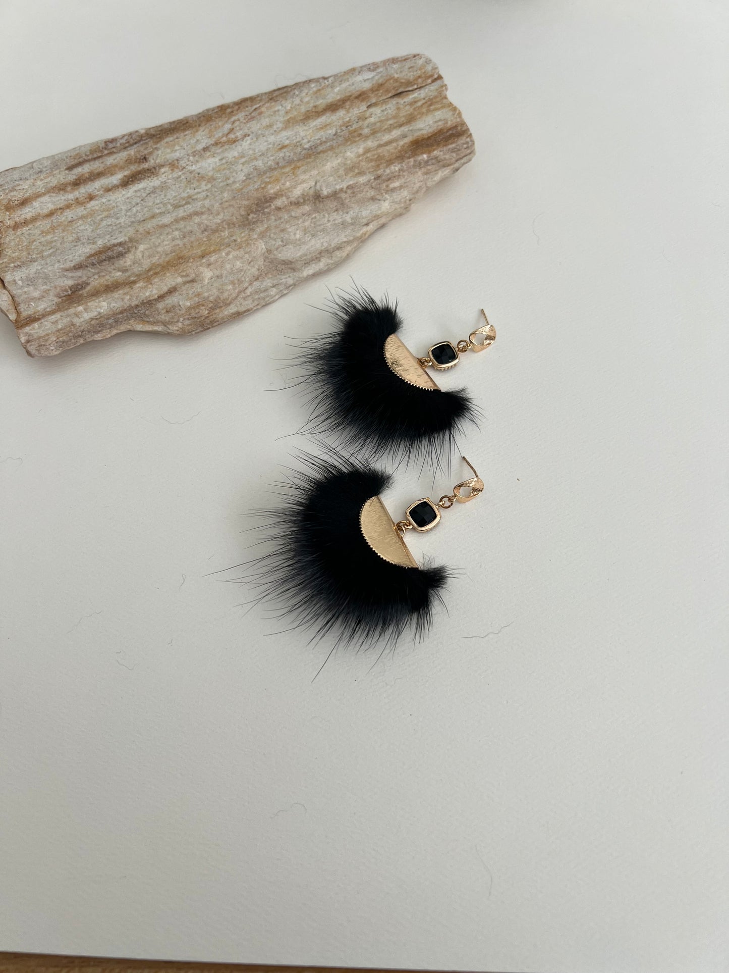 Moody Glam Feather Earrings