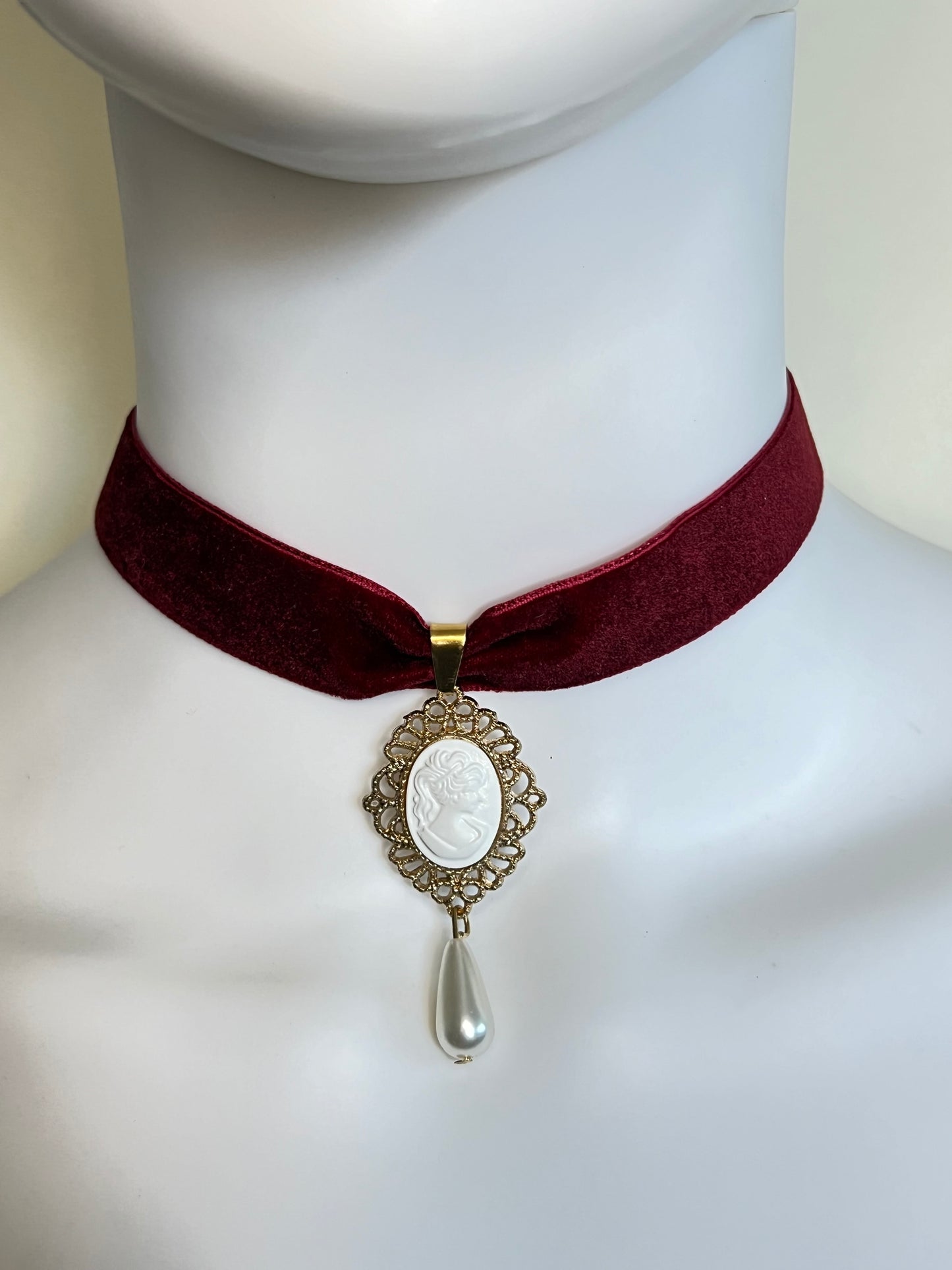 Romantic Victorian Velvet Choker with Pendant