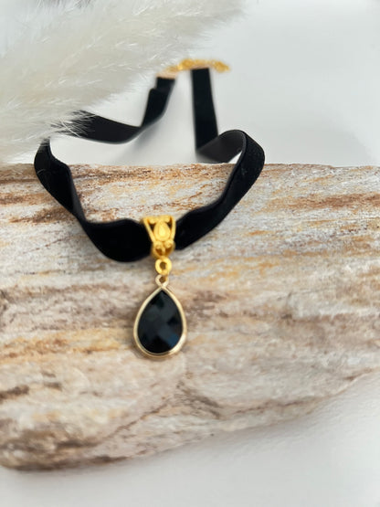 Romantic Velvet Choker with Pendant