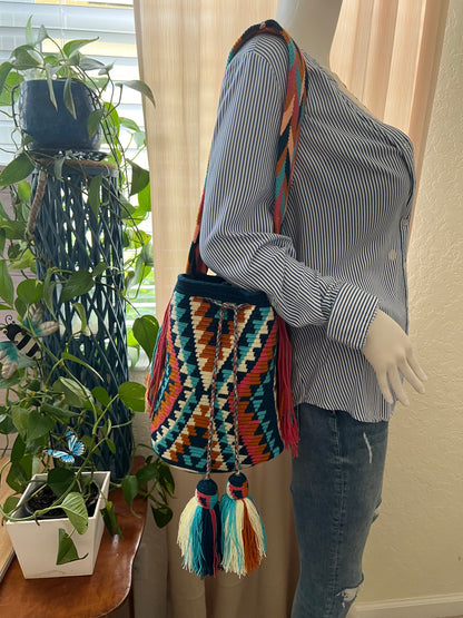 Geometric Pattern Bucket Bag