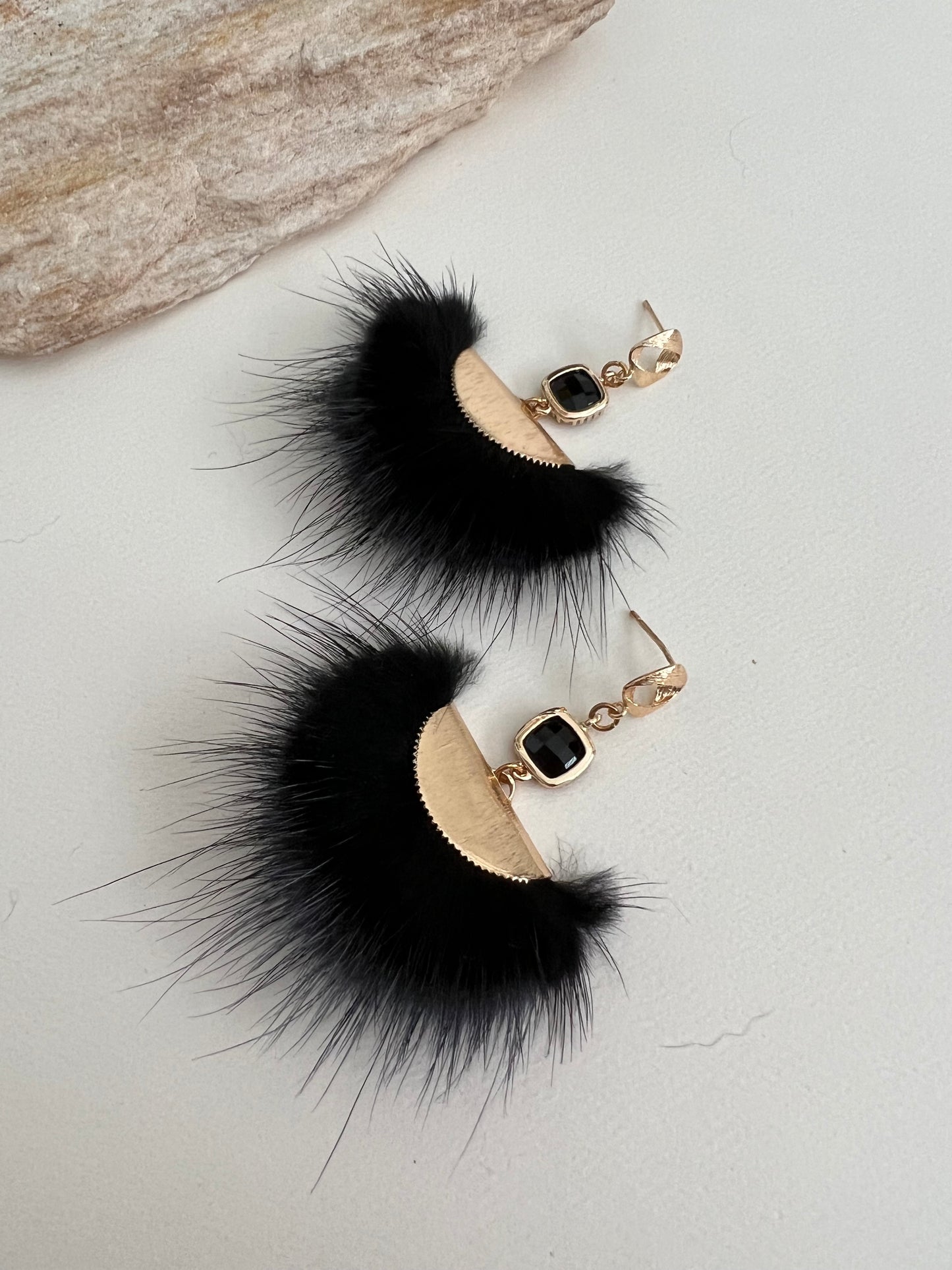 Moody Glam Feather Earrings