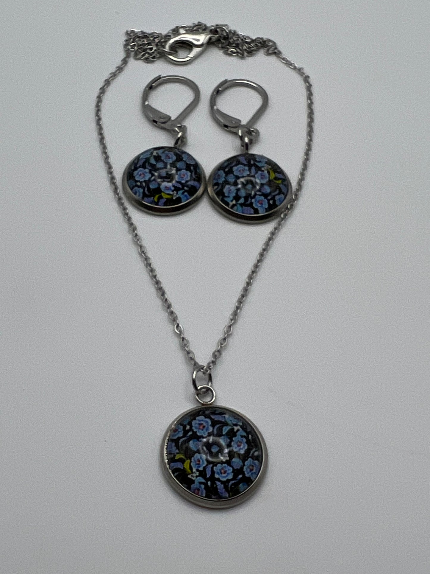 Flower Pattern Necklace and Earrings Set