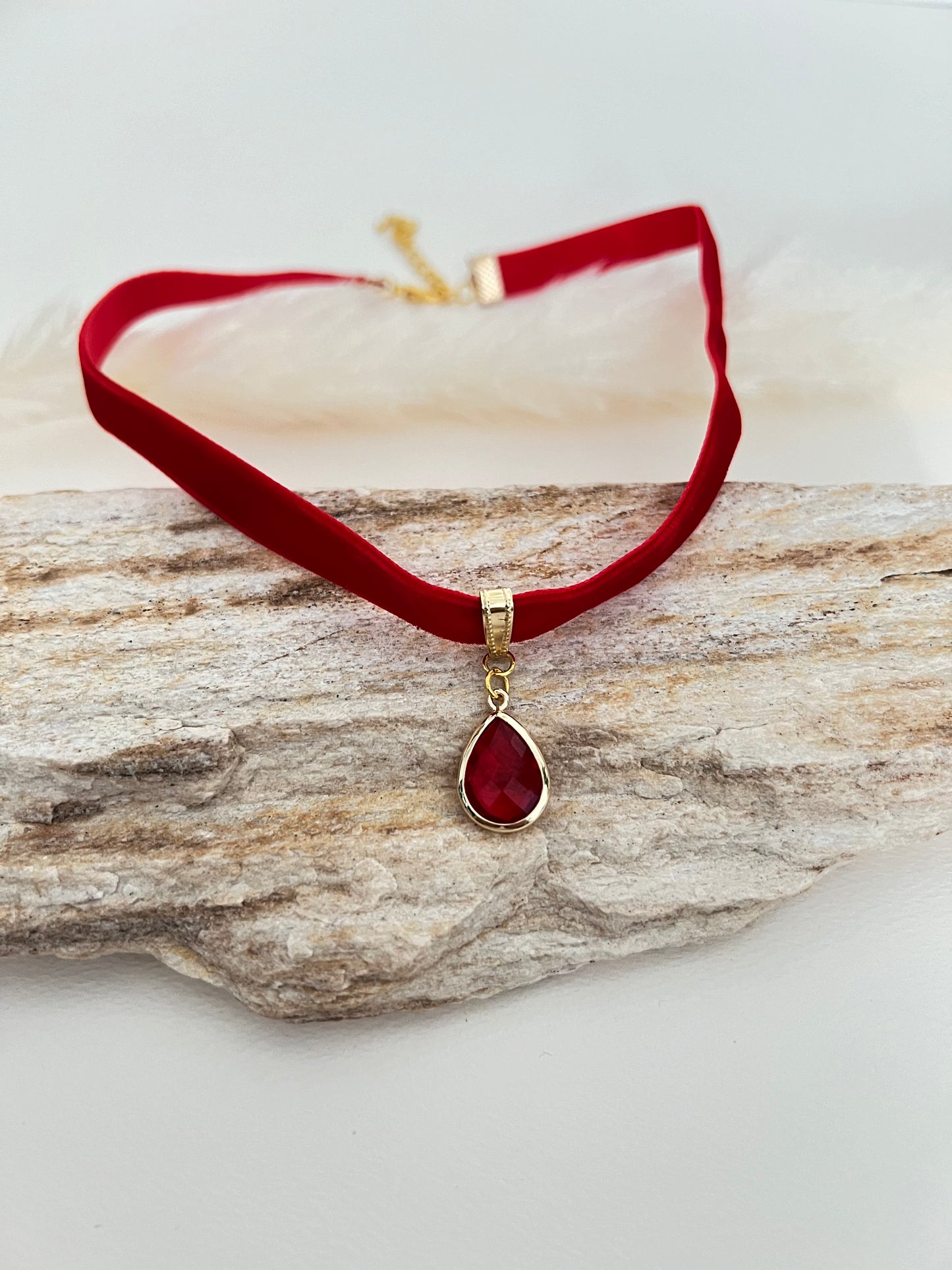 Romantic Velvet Choker with Pendant