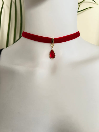 Romantic Velvet Choker with Pendant