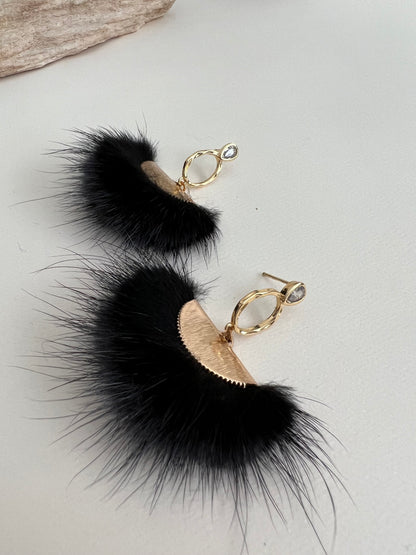 Moody Glam Feather Earrings