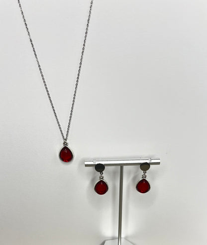 Edgy Red Teardrop Necklace Set