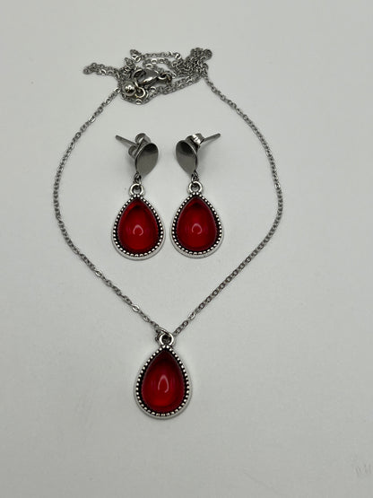 Edgy Red Teardrop Necklace Set