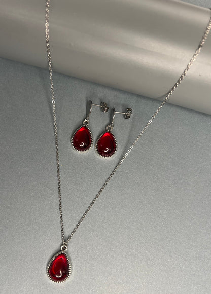 Edgy Red Teardrop Necklace Set