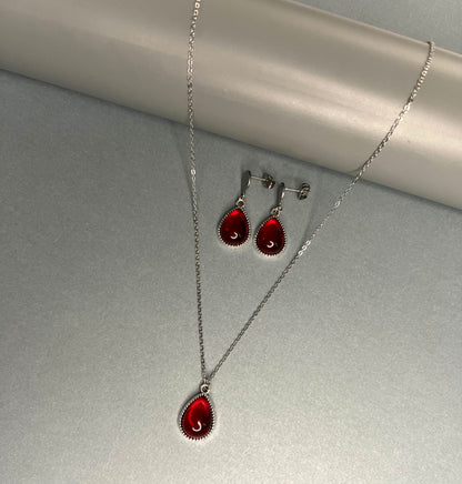 Edgy Red Teardrop Necklace Set