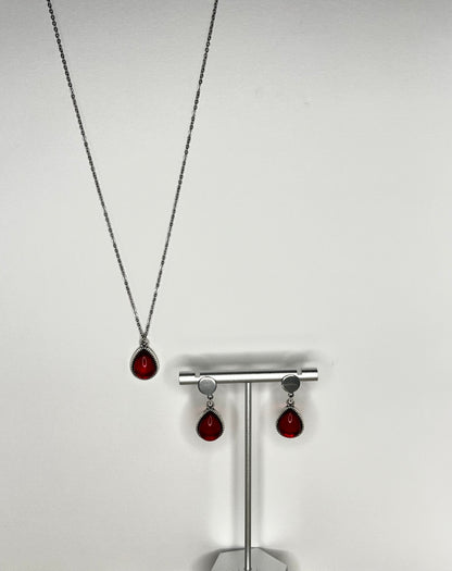 Edgy Red Teardrop Necklace Set