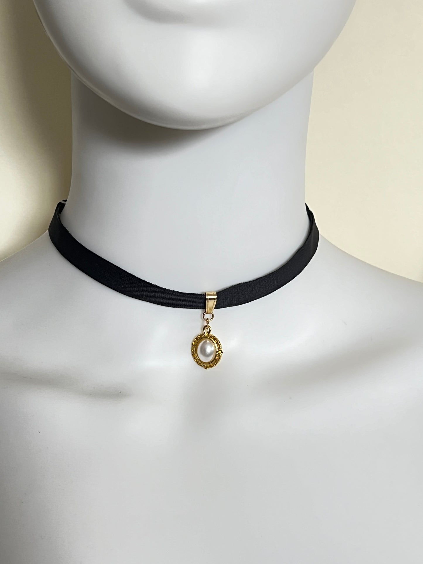 Trendy Velvet Choker with Pendant