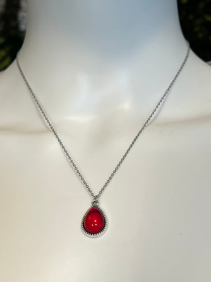 Edgy Red Teardrop Necklace Set