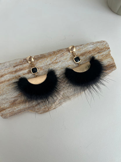 Moody Glam Feather Earrings